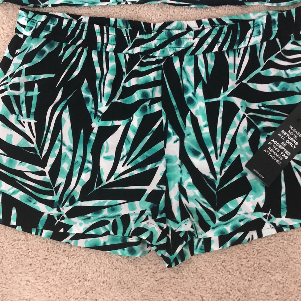New Bcbg Short Set Top With Matching Shorts - image 3